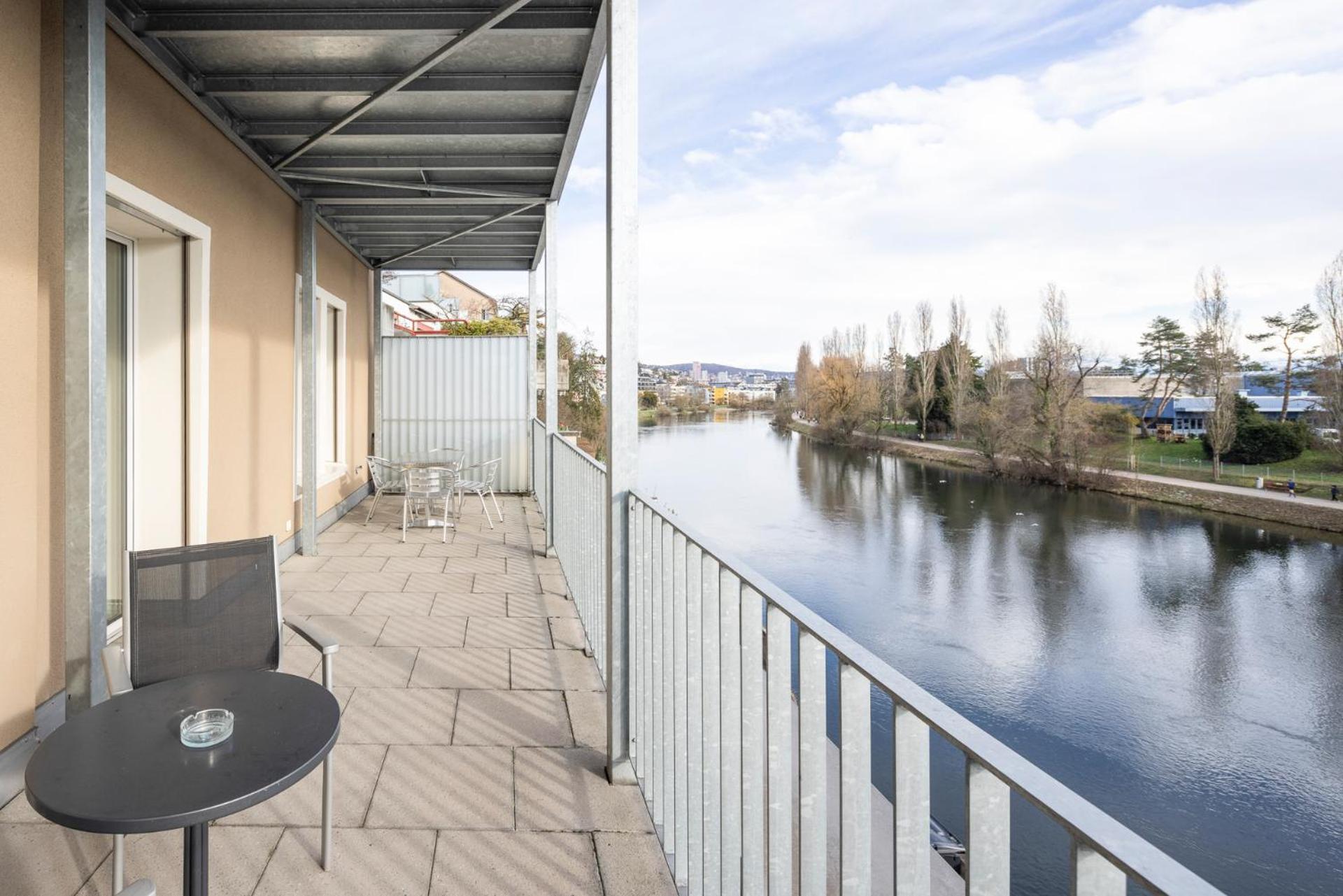 Stayy The River - Contactless Check-In Zürih Dış mekan fotoğraf