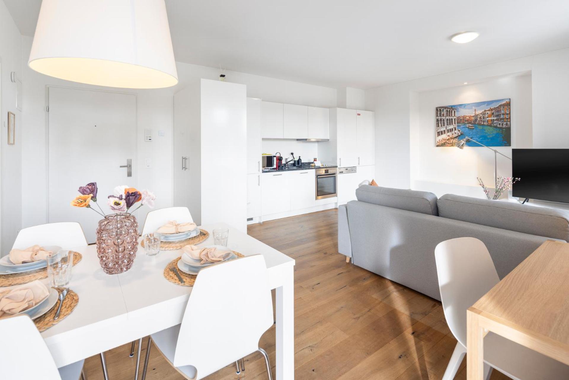 Stayy The River - Contactless Check-In Zürih Dış mekan fotoğraf